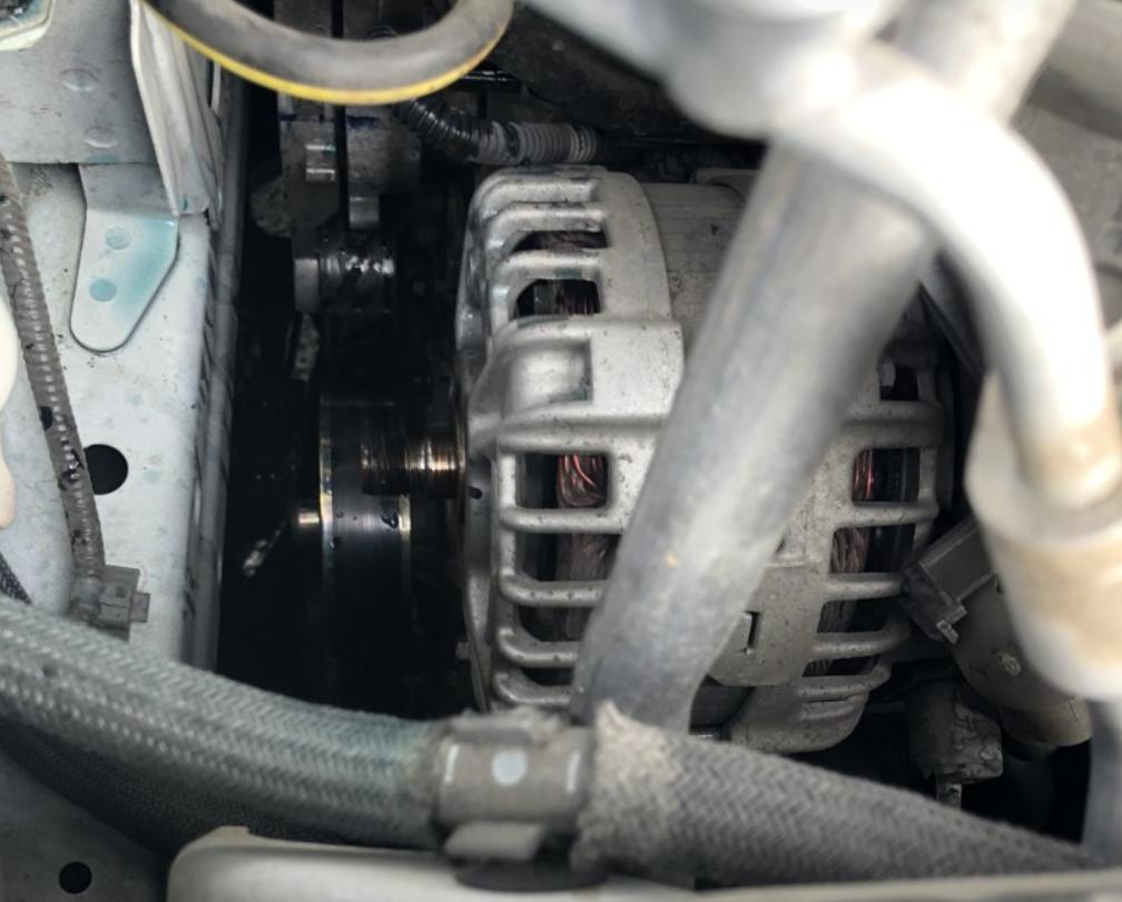 日产逍客发电机怎么维修,日产逍客发电机皮带脱落