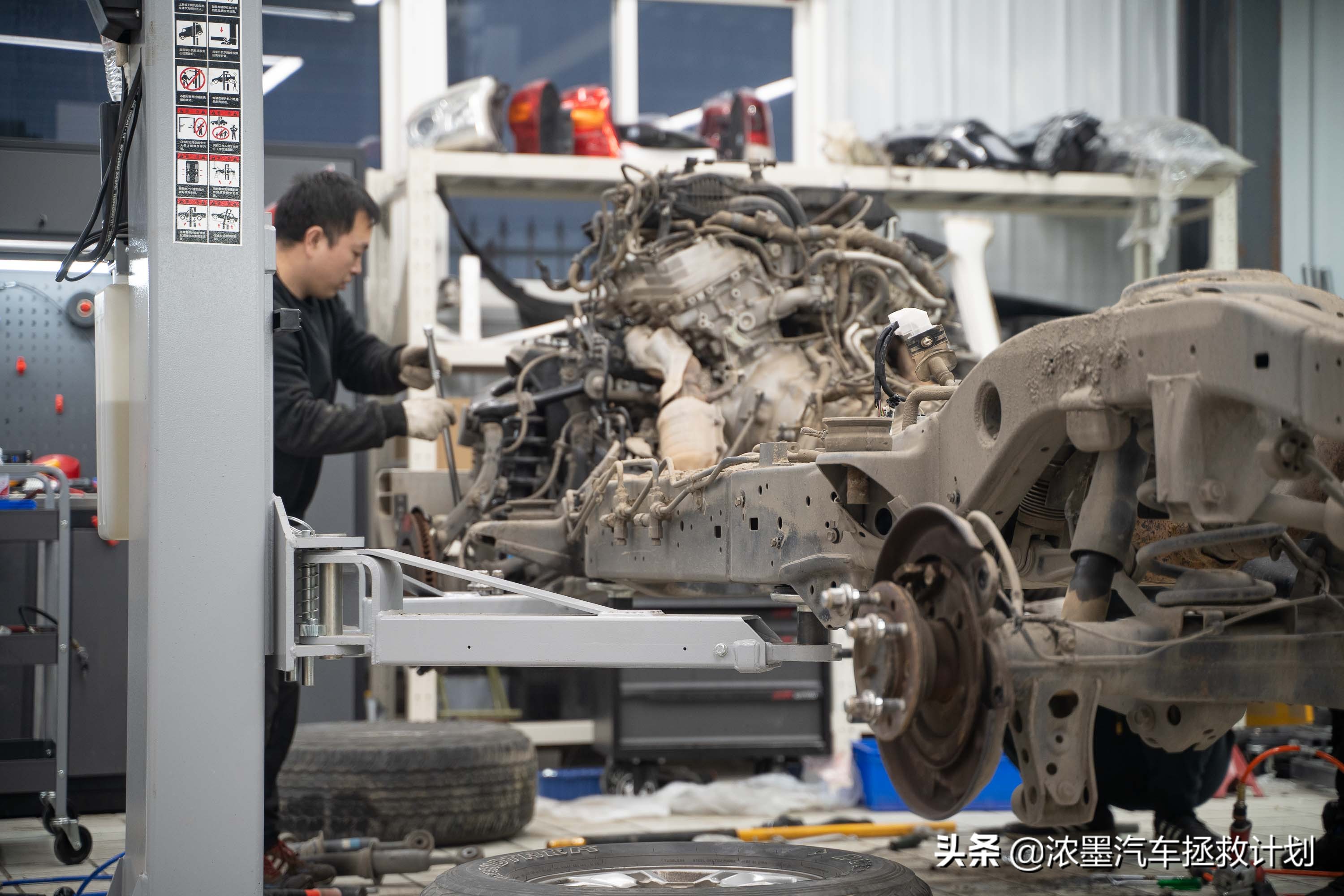 丰田霸道酷路泽带你翻山越岭,丰田兰德酷路泽低速4驱越野模式