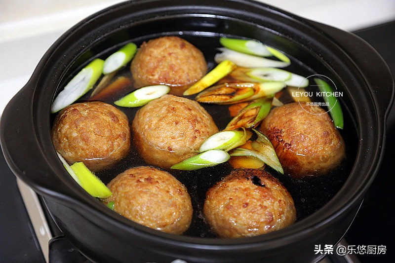 年夜饭肉丸怎么炖好吃又简单,年夜饭必备的家常菜萝卜肉丸子