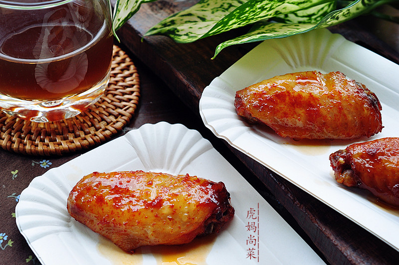 鸡翅放进面包机，然后就等吃了，不怕油星四溅，更不担心烤糊烤焦