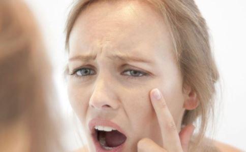 每天睡够8小时怎么还是有黑眼圈,每天睡几个小时能没有黑眼圈