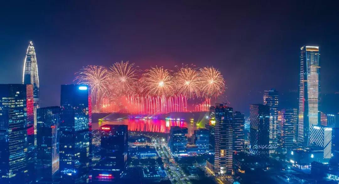 深圳湾焰火跨年,深圳湾1号烟花焰火表演