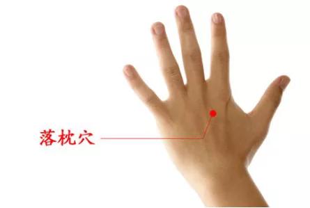 经常落枕要注意，起因、解决，这就告诉你