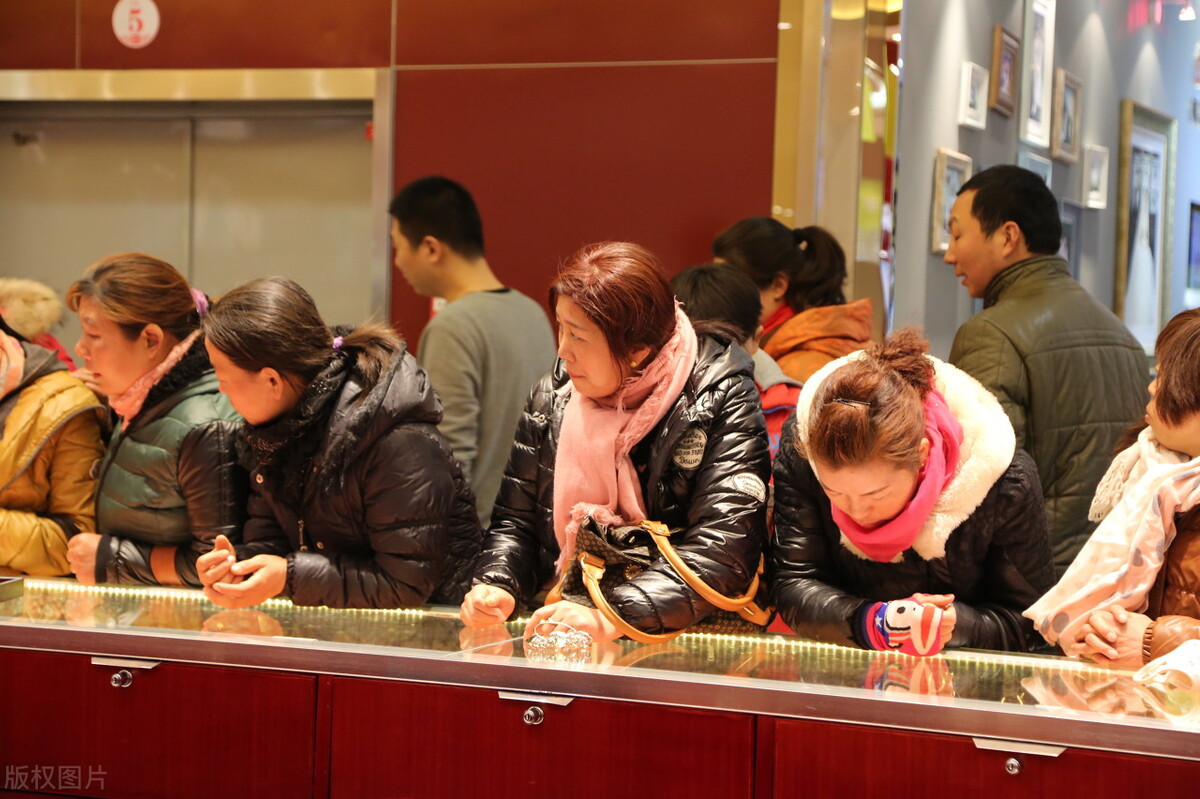 服装店一年利润150万,一家服装店一年的利润