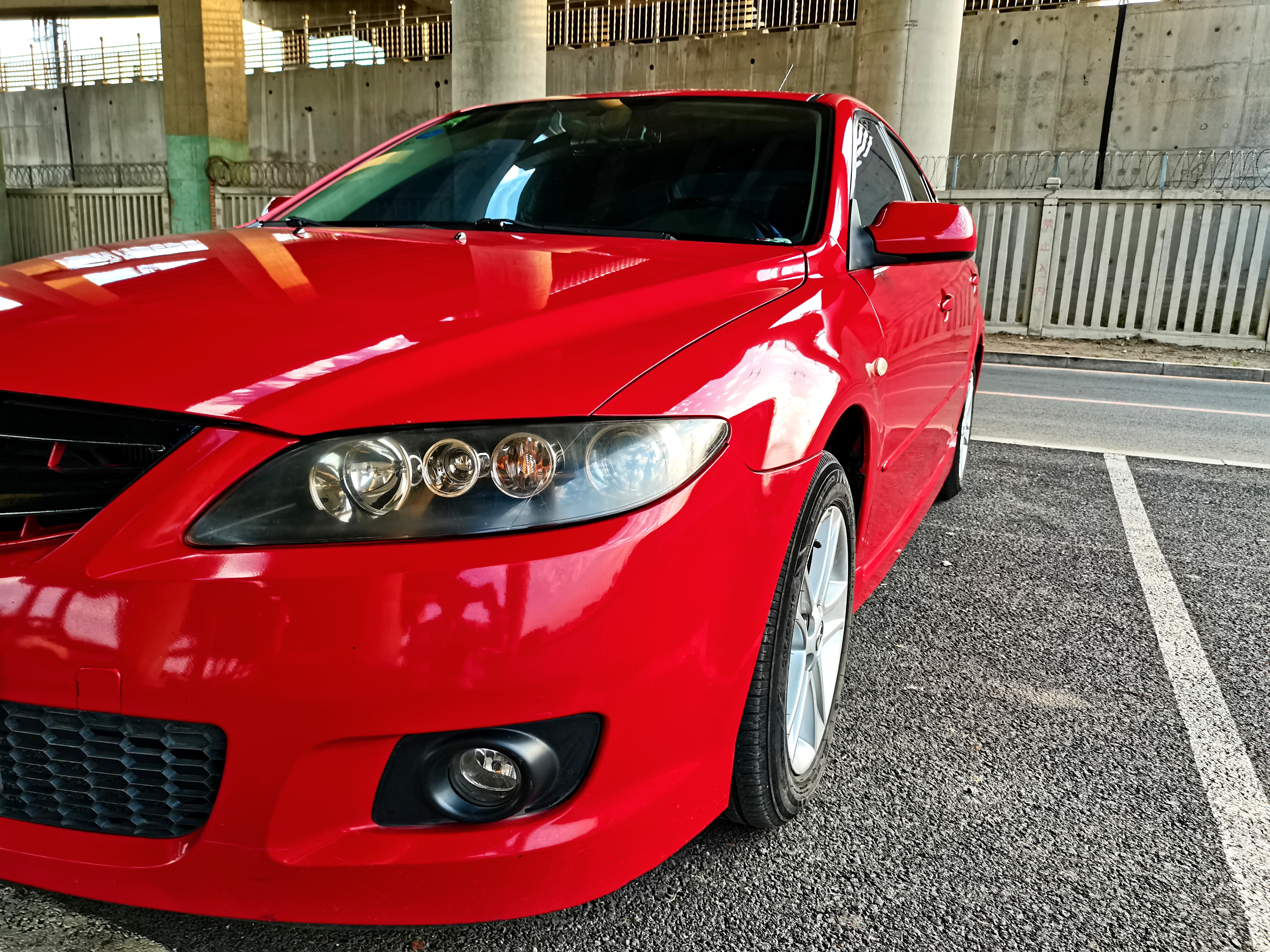 亮黑马自达6,亮灰马自达六