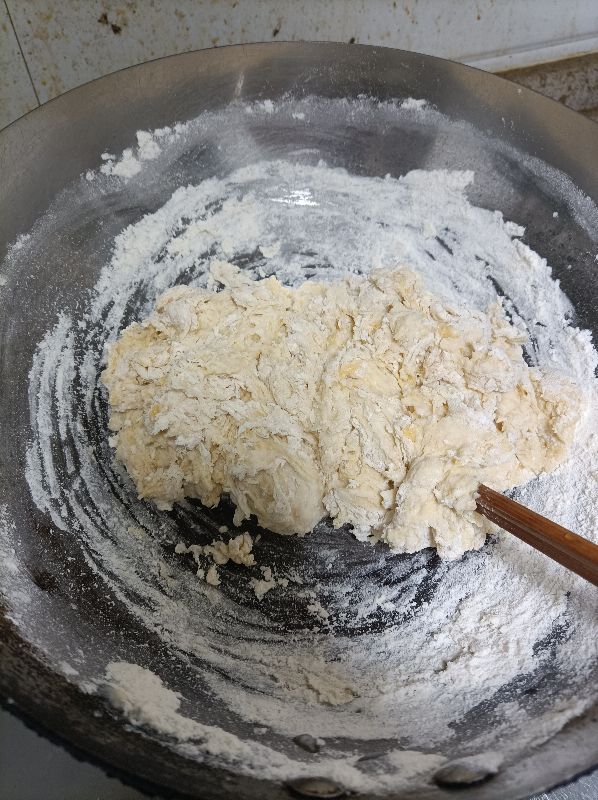 鸡蛋饼怎样做才好吃呢，这样的鸡蛋饼还能吃吗？