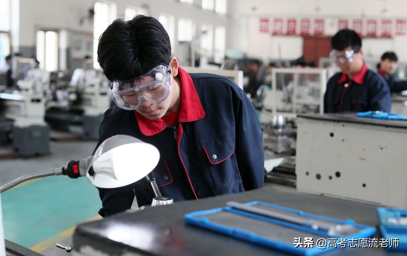 读职高升学班好还是职高3+2好,考不上高中读职高好还是3+2好