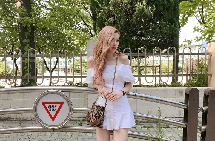 澳洲野玫瑰朴彩英*服私**穿搭，冷艳有气质，不愧是台风超棒的爱豆