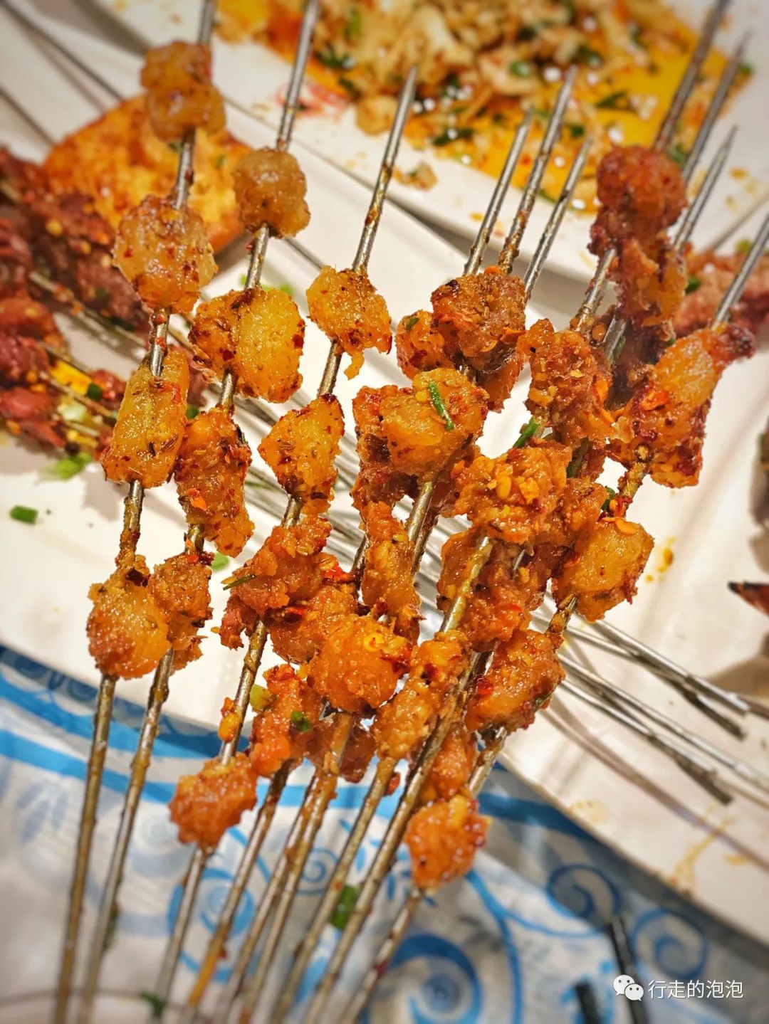 「岳阳攻略」被誉为“湖南夜宵扛把子”的烧烤城，还是小龙虾基地