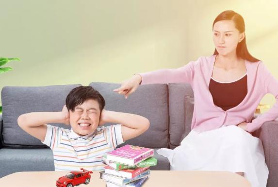 面对孩子犯错我们该如何正确处理,孩子犯错不承认反而哭闹怎么办