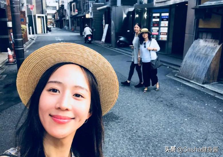 女中“彭于晏”张钧甯的瑜伽扭转体式，消除腰腹赘肉，练出小蛮腰