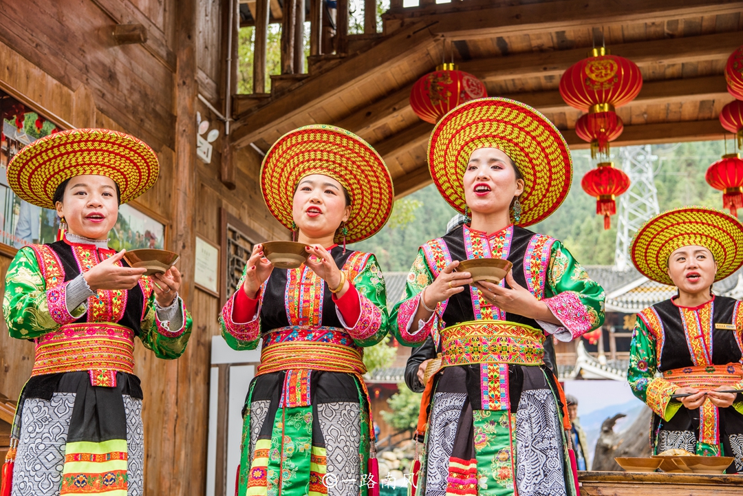 湖南怀化大山深处隐藏一座瑶寨，姑娘美丽热情又大方