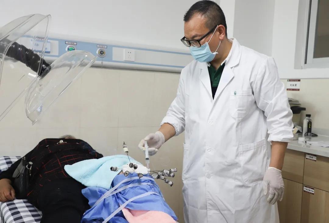 兴国县中医院喜迎温优良、易会兴博士进行业务指导