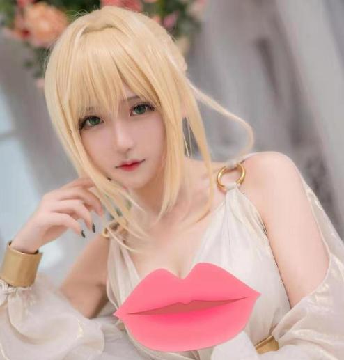 腐团儿终于想起了账号密码？刚回归就放王炸，婚纱照惊艳众人