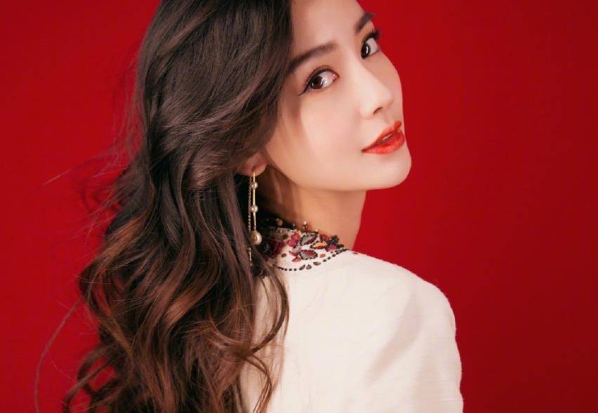 杨颖哭戏引热议锦衣之下,杨颖锦衣之下