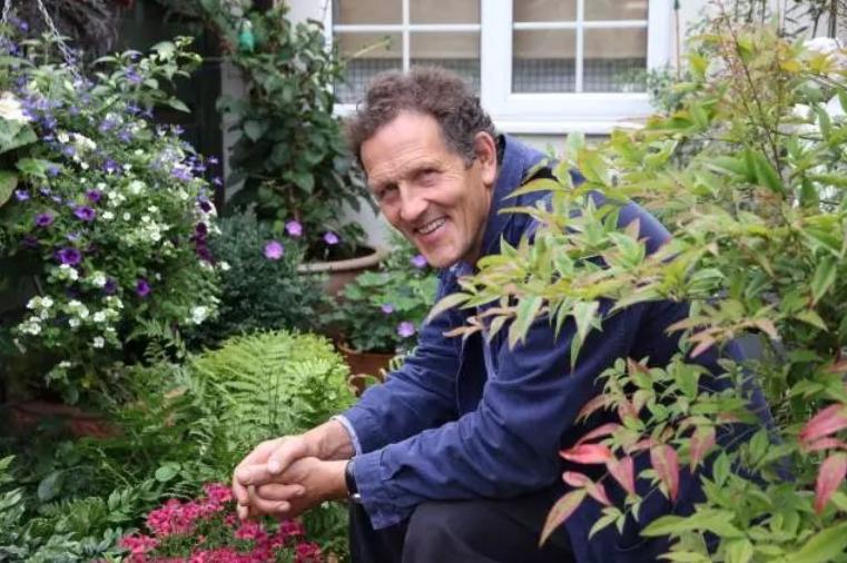 他经历破产、抑郁，却被植物治愈，成为BBC王牌节目主持人