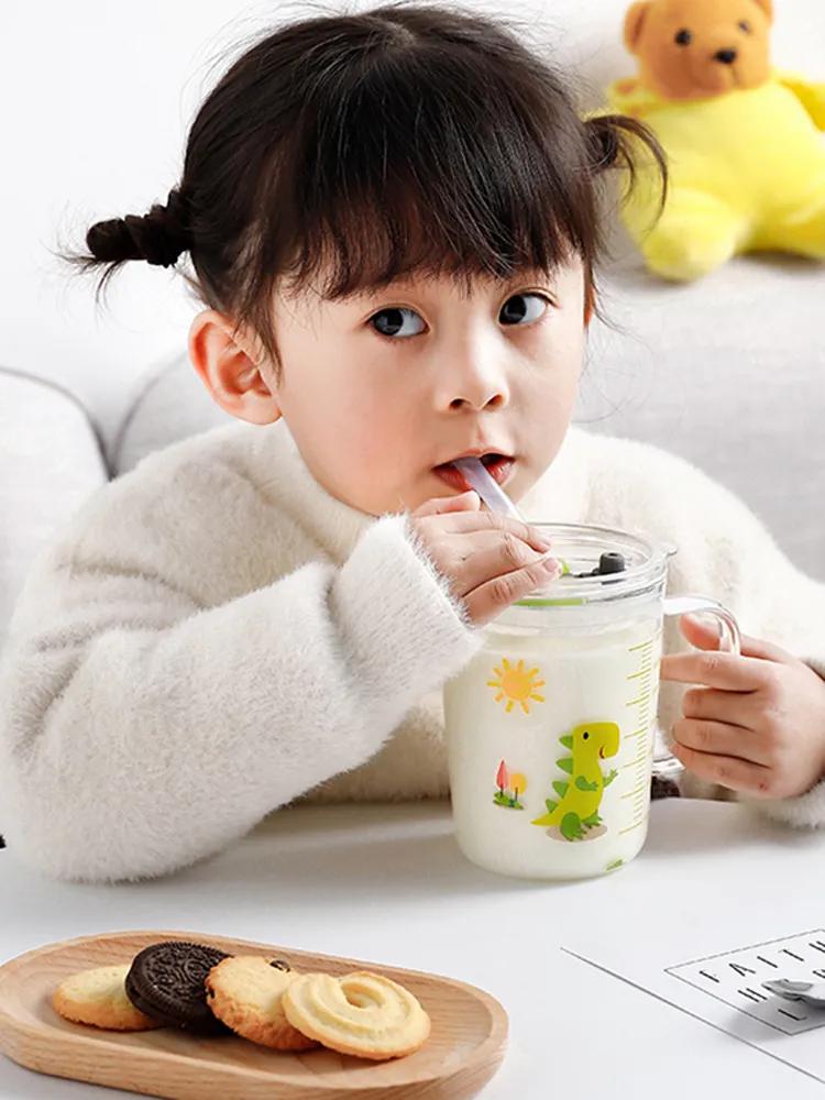 宝宝喝三段奶粉还是喝纯牛奶,宝宝刚满周岁就要喝三段奶粉了吗