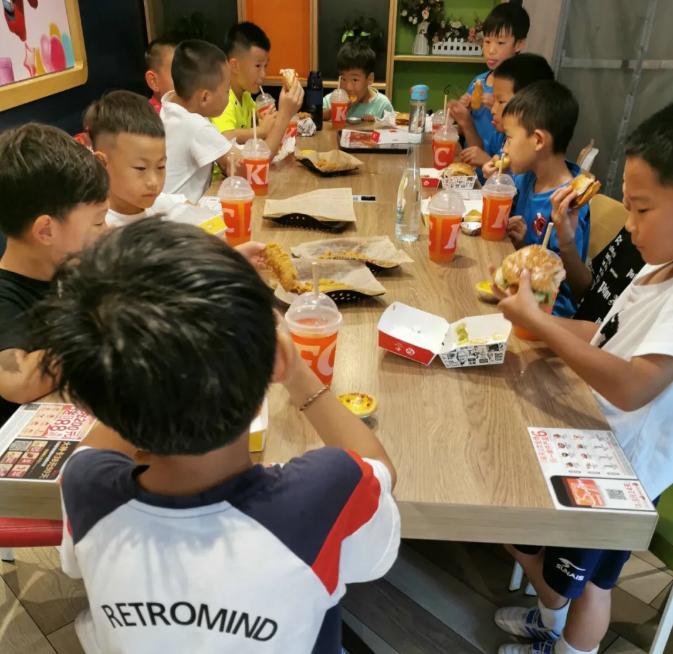 昔日岛城才俊梁明率青岛宜阳路小学加冕“双冠王”