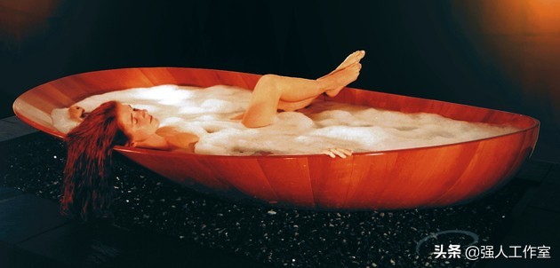 家庭安装木制浴缸效果图,现代浴缸卫生间装修风格