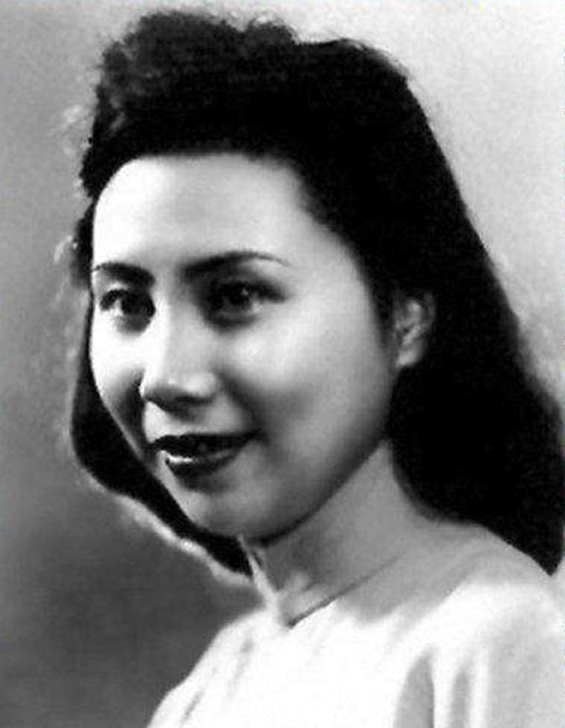 还记得女特务“八姑”吗？电影里荒唐爱上冯喆，现实中是刘琼妻子