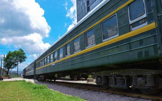 火车遇到铁轨有障碍物怎么办,火车遇到大石头怎么办