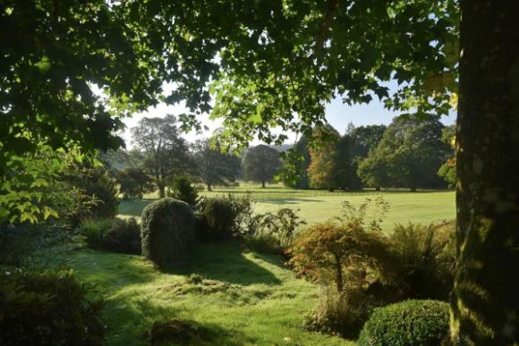 英国伦敦50亩的庄园别墅出售,英国300亩庄园出售