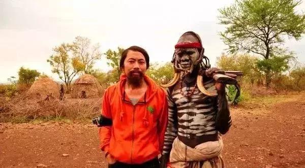 他7年骑行44个国家多次死里逃生,他7年环游中国18万公里绕赤道4圈