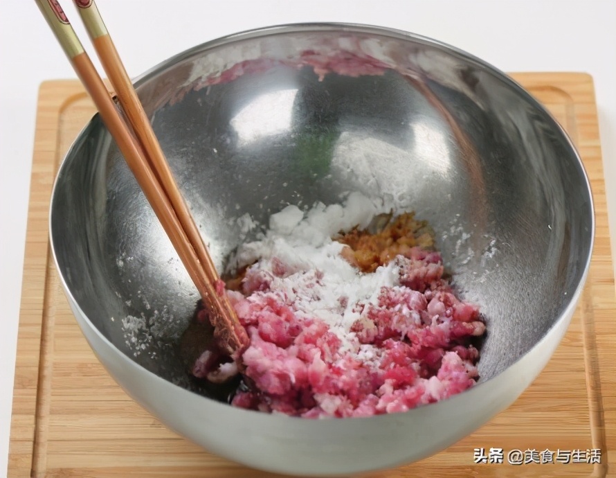 做春卷的手法全过程,怎样做皮薄酥脆的春卷