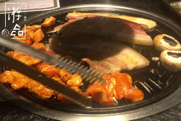 烤肉又干又柴？学会这个小诀窍！保证烤得外焦里嫩