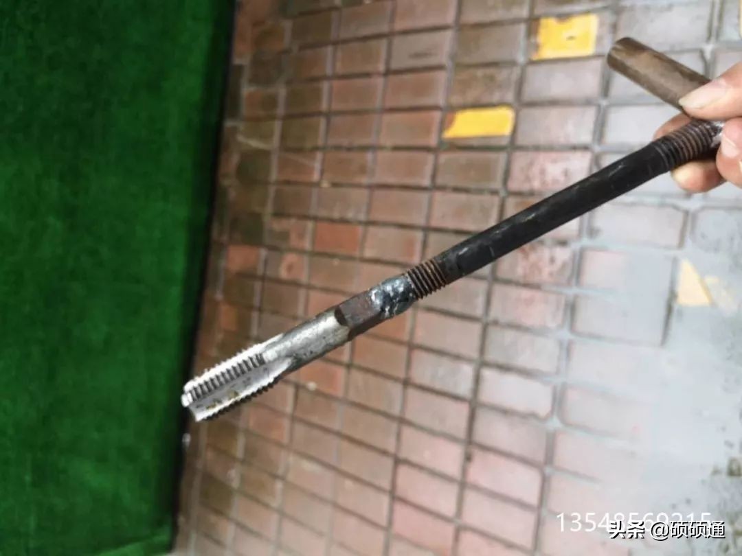 一种新型悬挑架的安装搭设装置,施工现场新型悬挑架