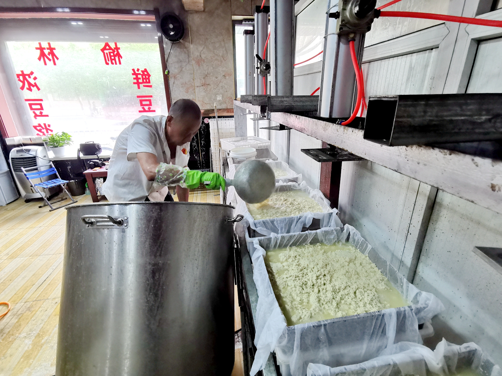实拍银川一家生意兴隆的榆林豆腐店