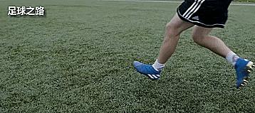 虚晃过人教学跑位,足球双人过人招式教学