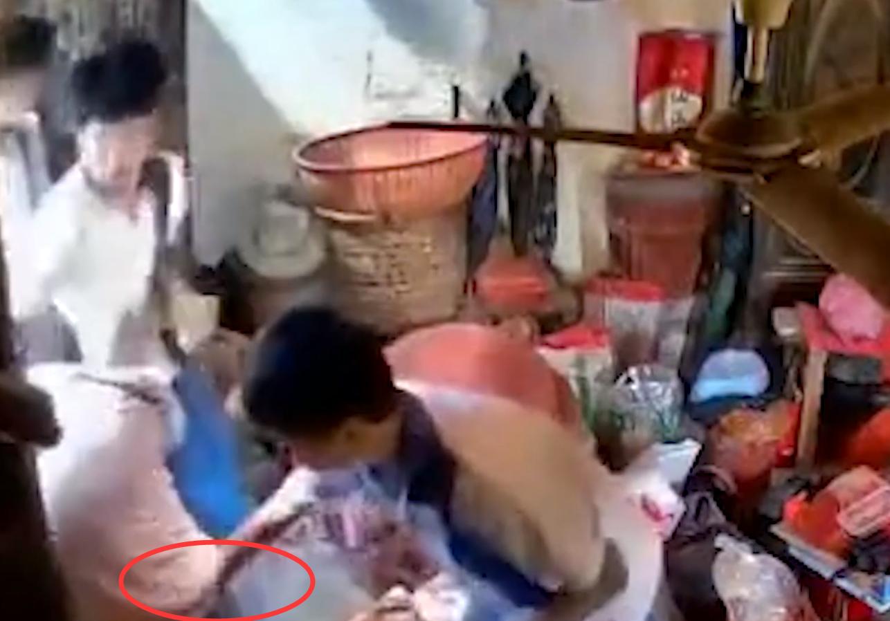 广东一聋哑老人被学生殴打抢物,中学生殴打聋哑老人抢劫后续