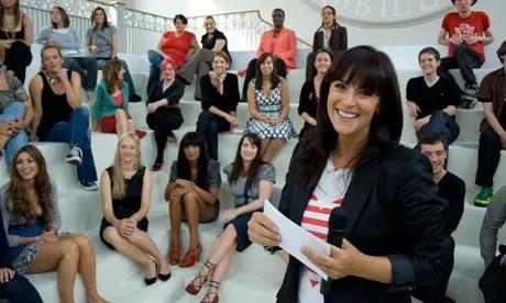 丹麦儿童节目请成人全裸震惊网友；英国却有更大“尺度”电视节目