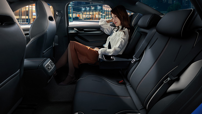 秦混动与卡罗拉双擎,秦plus新能源pk卡罗拉双擎