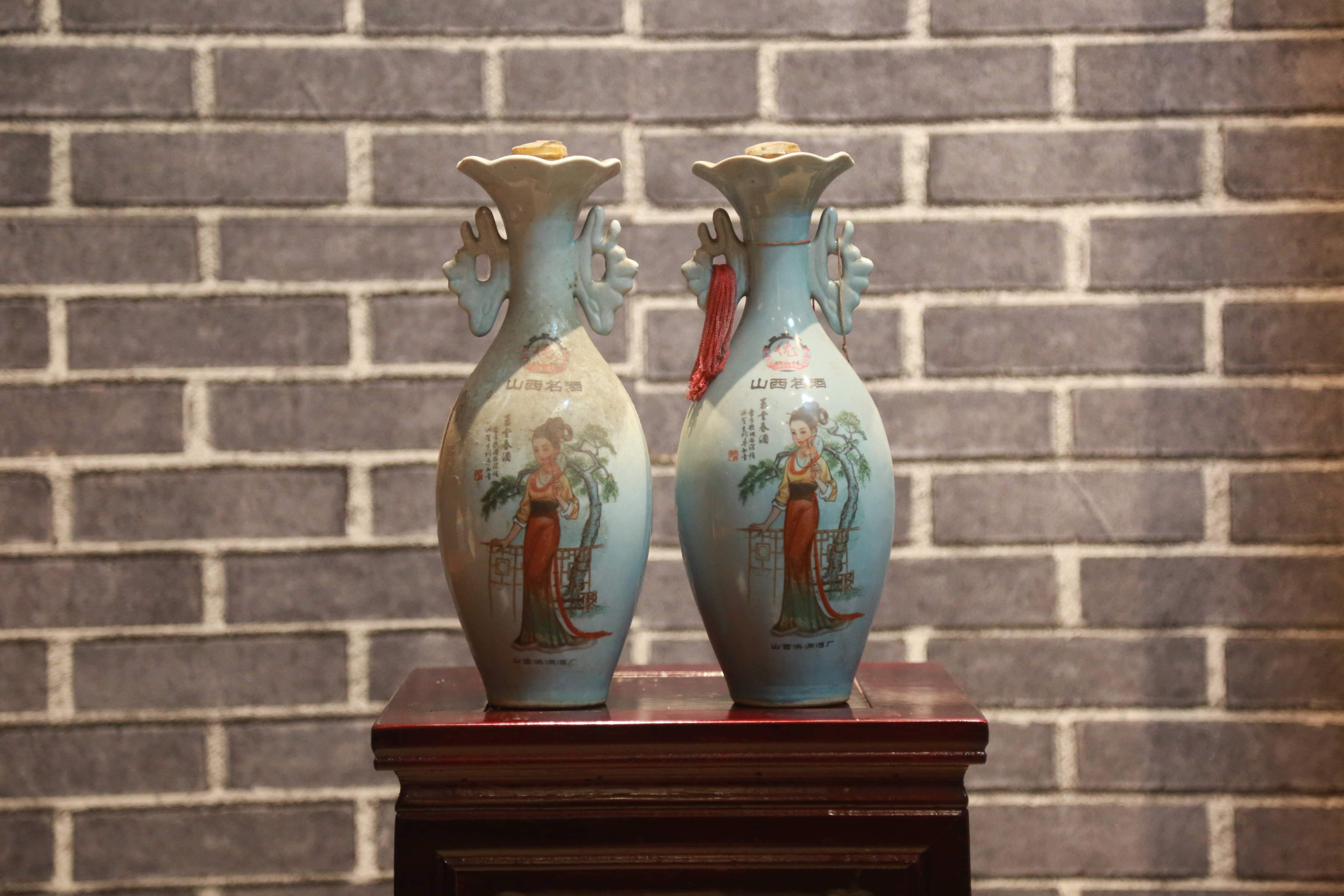 千册案卷诗煮酒，书简笔艳叹城垣——90后和他的佛系酒庄