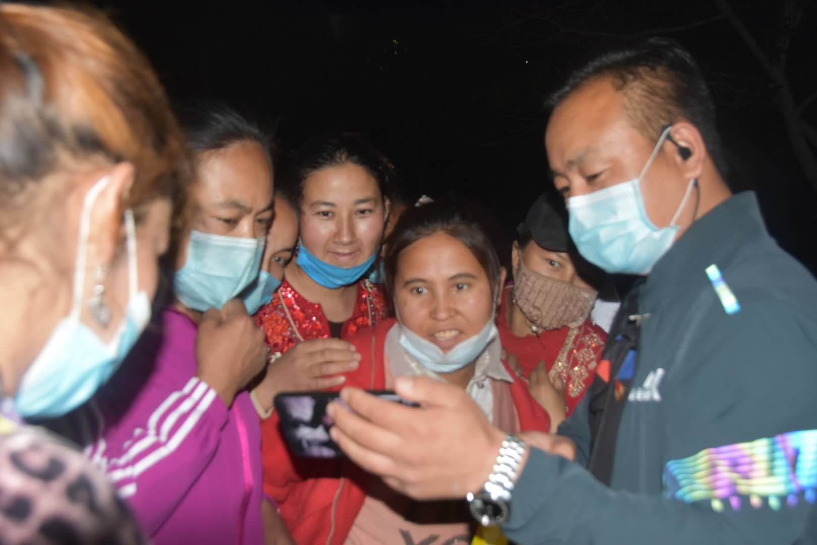 岳敏拈花一笑,岳敏生