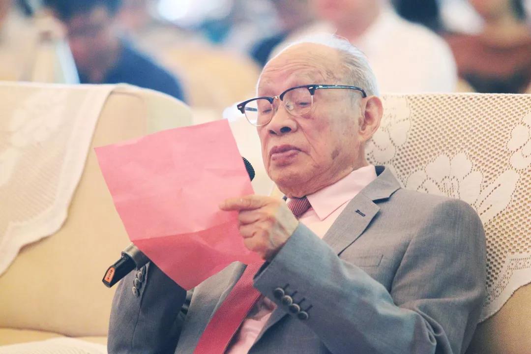 在癌症晚期仍然科学研究的院士,这位院士