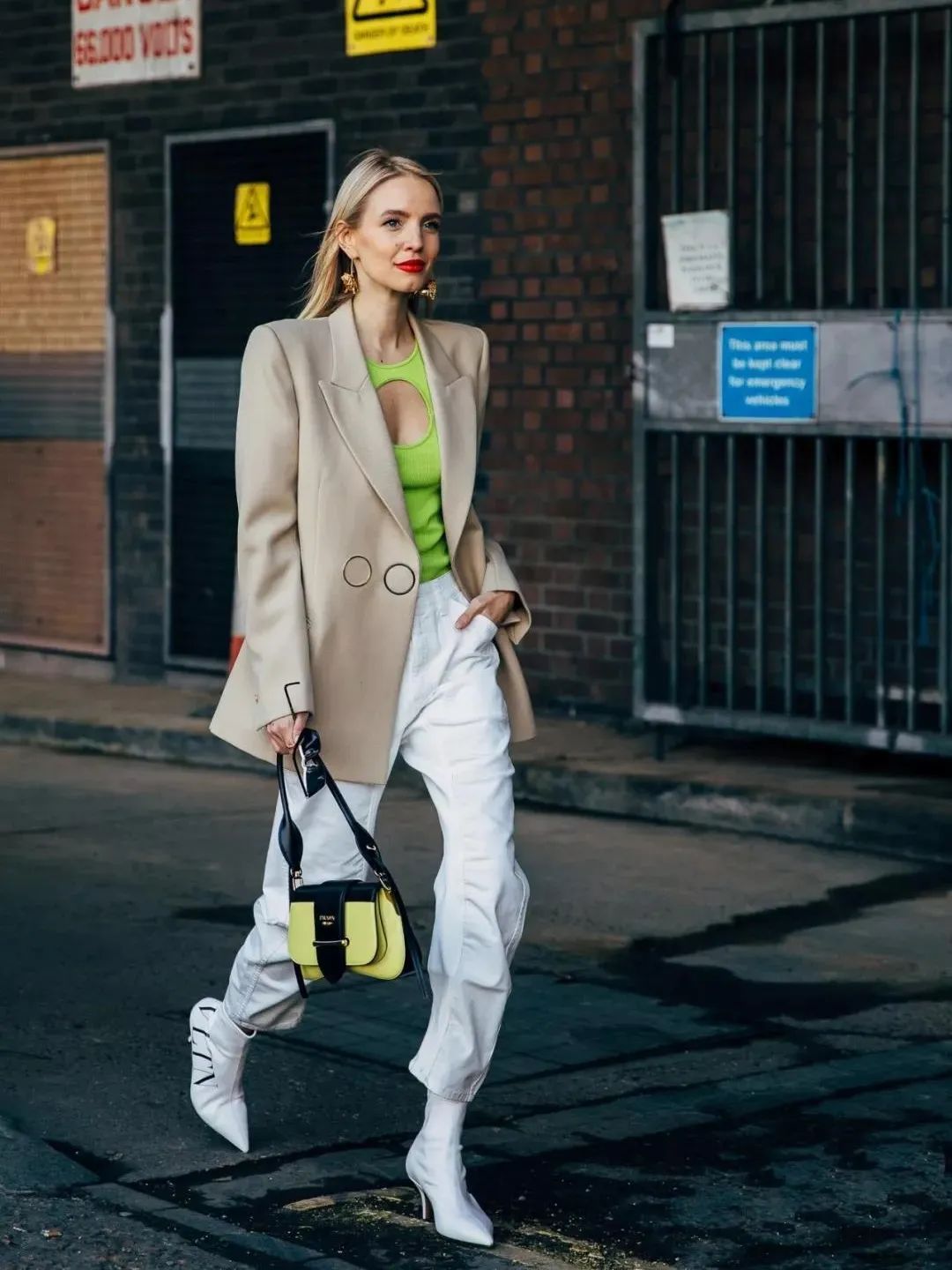 肤色穿什么颜色显黑,穿亮色显土是什么原因