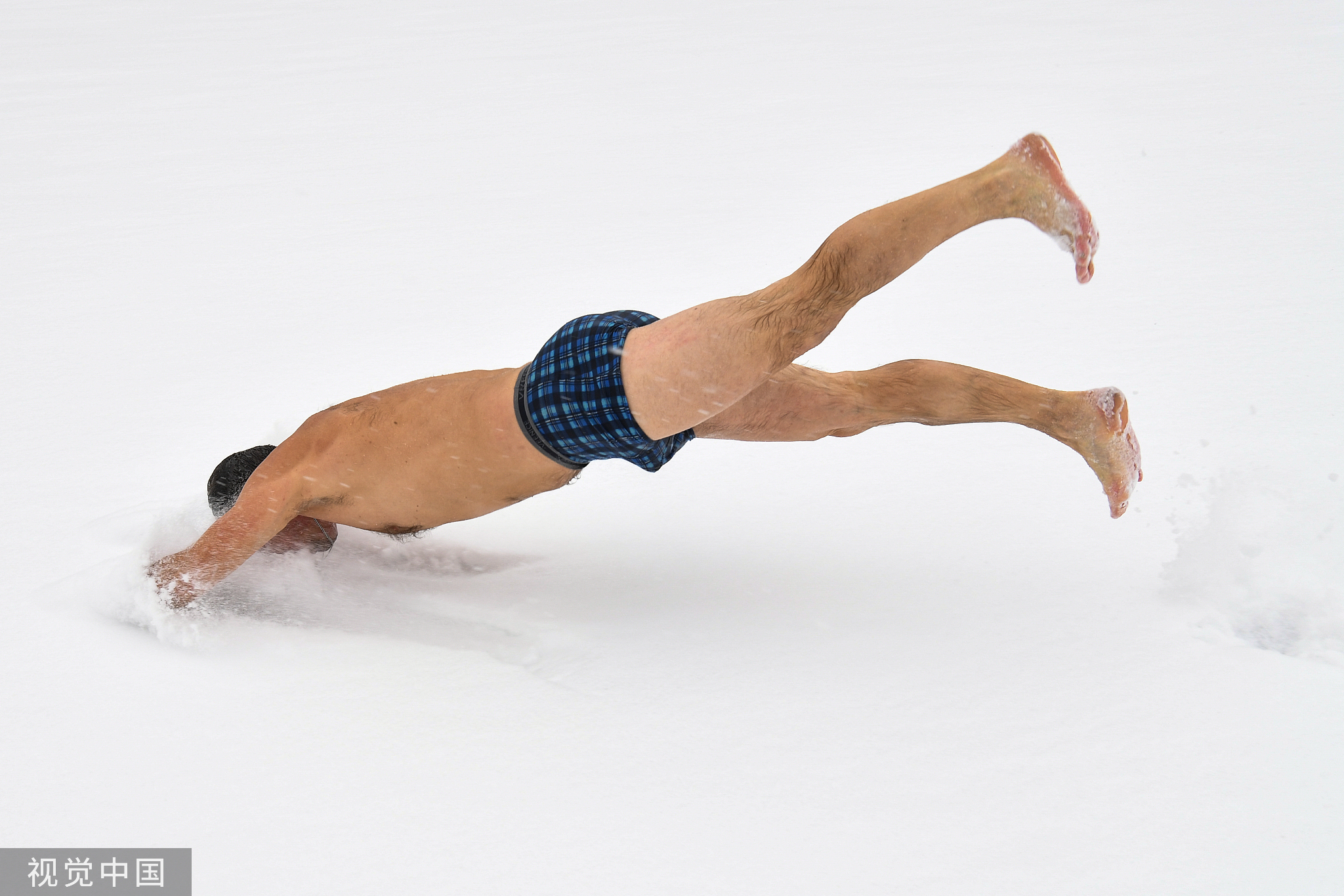 俄罗斯新西伯利亚雪,俄罗斯冰雪湖里冬泳