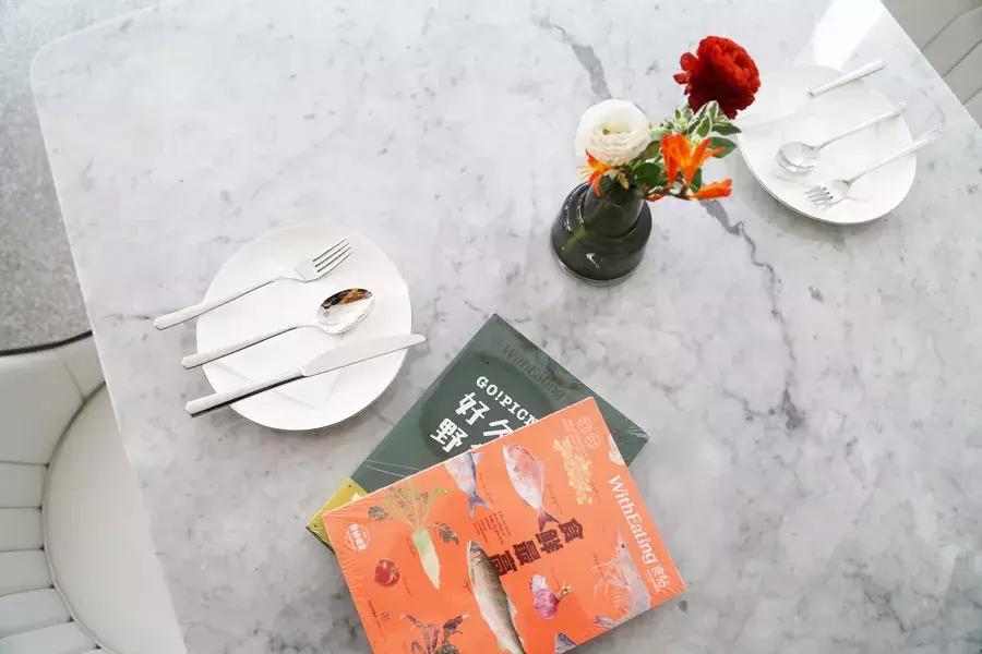 源和1916里的这家网红店，是花店也是甜点店还是图书馆