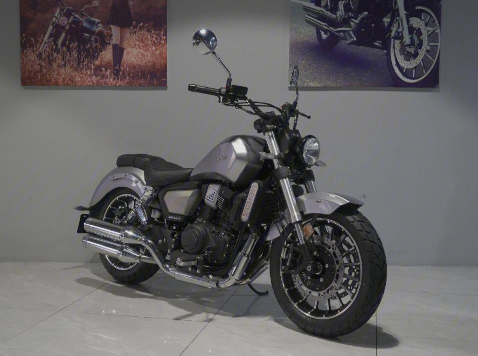 奔达巡航太子车BOX400，水冷双缸36.7马力，配19L油箱，不到3万