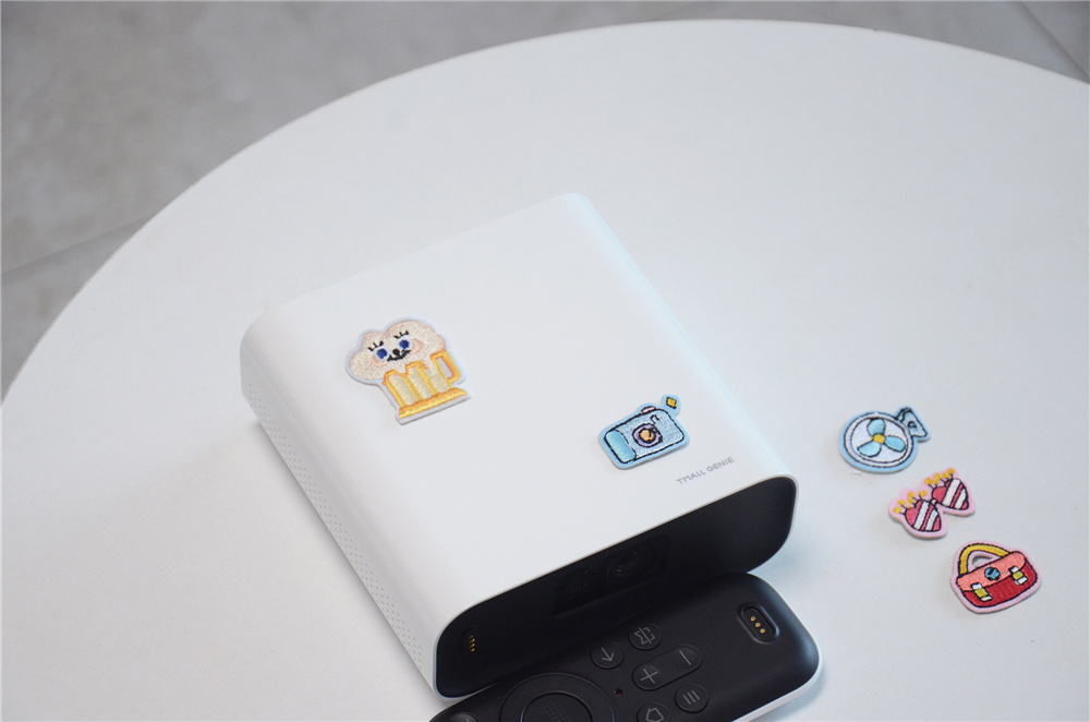 将电影院放进口袋里?天猫精灵“小白盒”便携智能投影仪评测