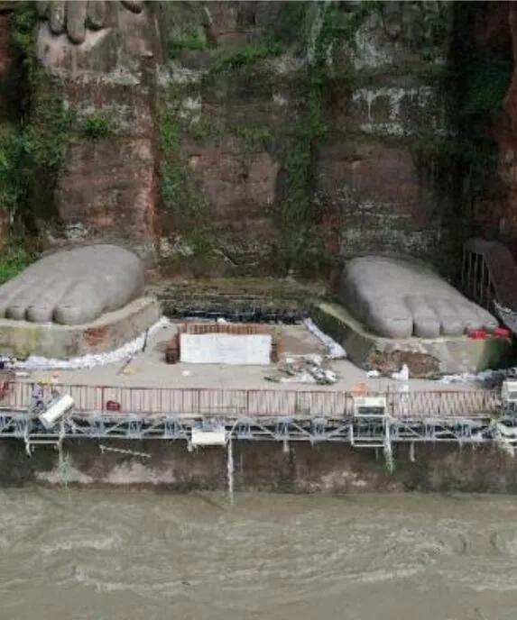 乐山大佛是因为洪水修建的吗,乐山大佛脚被水淹没奇观出现