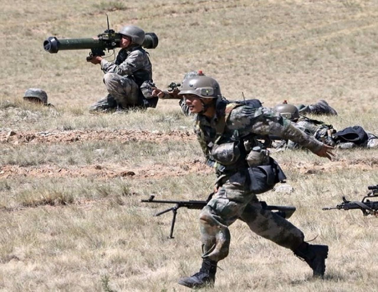 中国陆军高射炮和高射机枪,高射机枪和机枪哪个更厉害