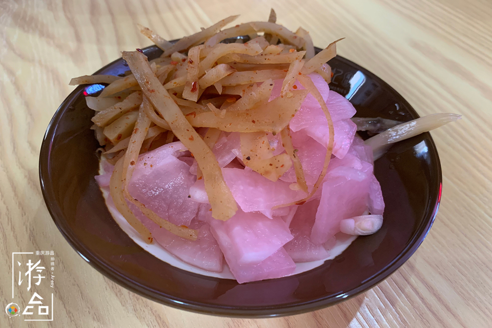 我做的滑肉白里透粉,外面卖的却发黑,做滑肉到底该不该放酱油?