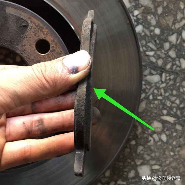 高速跑完刹车盘浇水了怎么办,跑完高速刹车变软