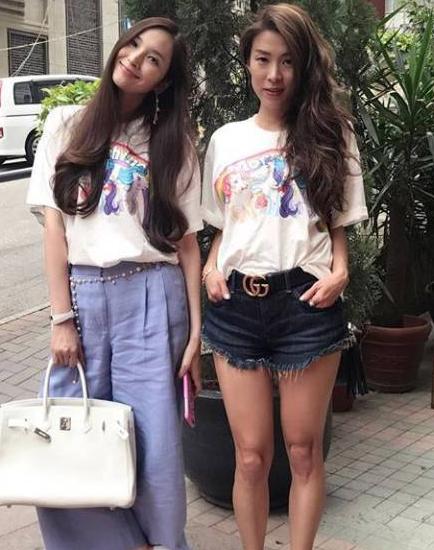 曾穿搭两千万起步的吴佩慈，现参加闺蜜儿子抓周派对，无钻戒包包