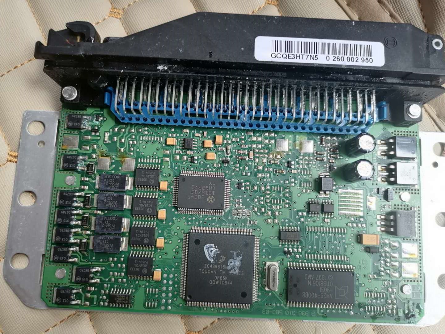 帕萨特领驭挂d挡往前冲车身共振,帕萨特领驭p挡应急解锁