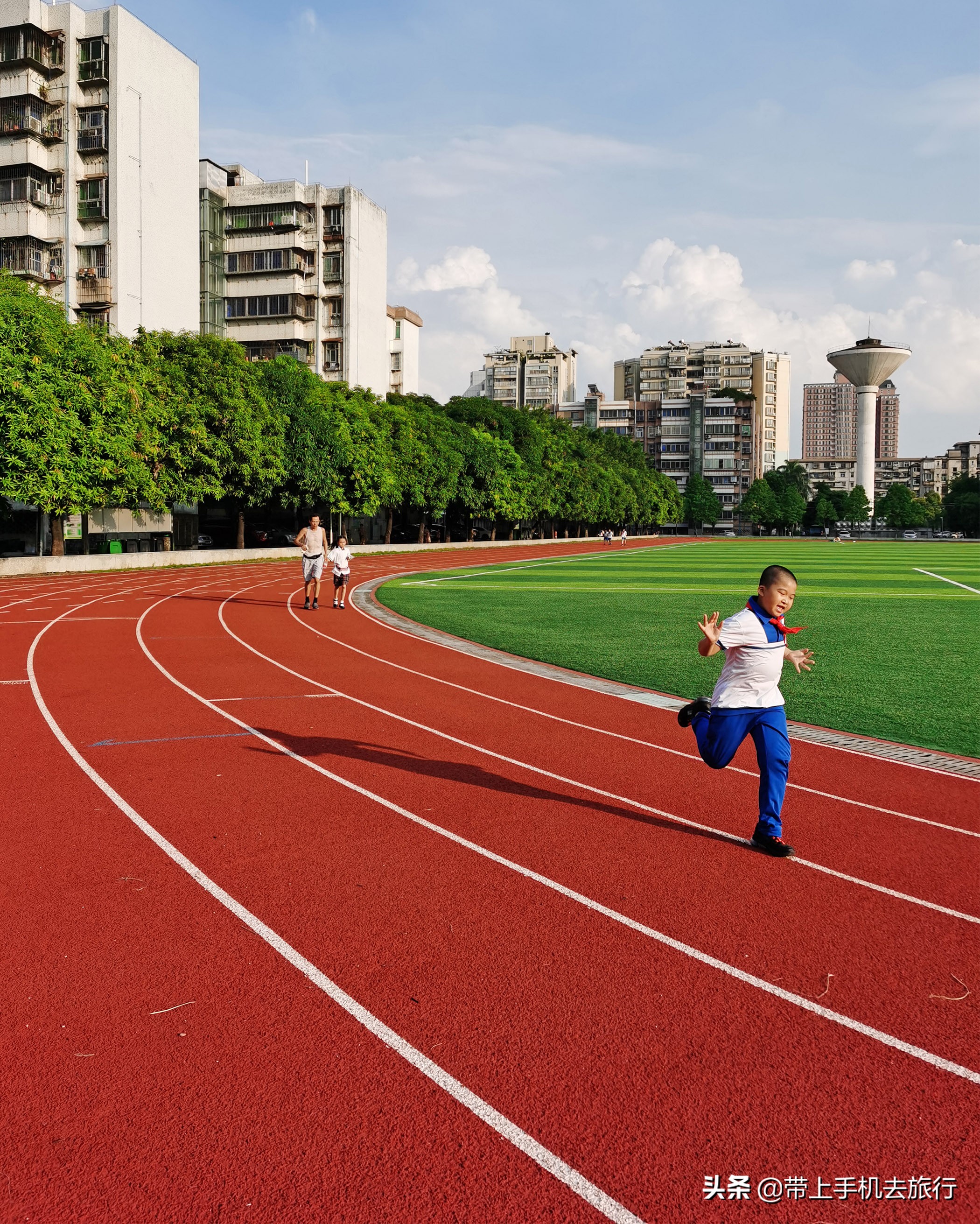 选择大于努力图片动画,选择大于努力坚持创造奇迹的图片